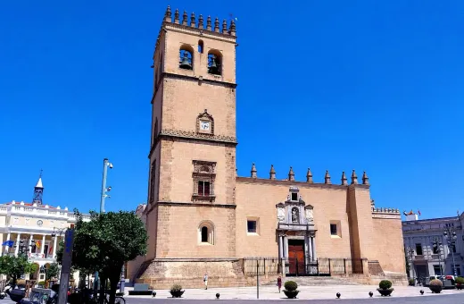 Portada de 750 años de la Catedral de Badajoz: peregrinaje geek entre historia, Puerta Santa y astroturismo extremeño