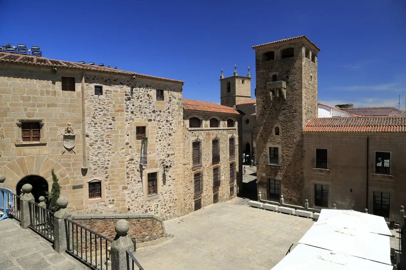 Portada de Ruta Siete Reinos: El Legado de HBO en Cáceres, Trujillo y Los Barruecos
