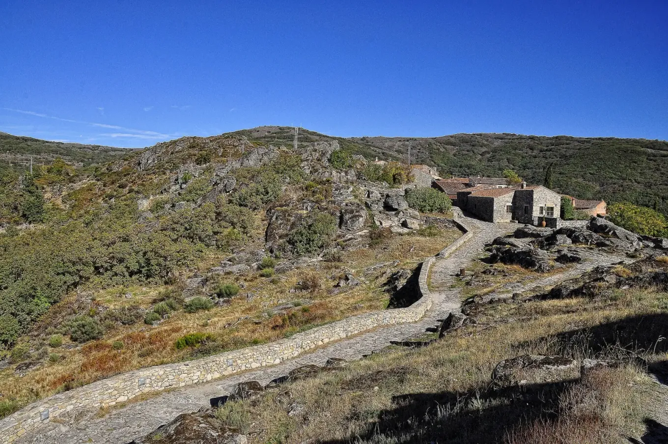 Portada de Sierra de Gata: donde Portugal se cruza y los pueblos hablan lenguas que no existen en ningún mapa
