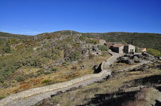 Portada de Sierra de Gata: donde Portugal se cruza y los pueblos hablan lenguas que no existen en ningún mapa